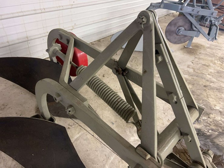 two-bottom-ferguson-plow-image-9