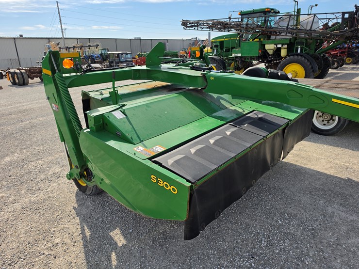 2022-john-deere-s300-image-3