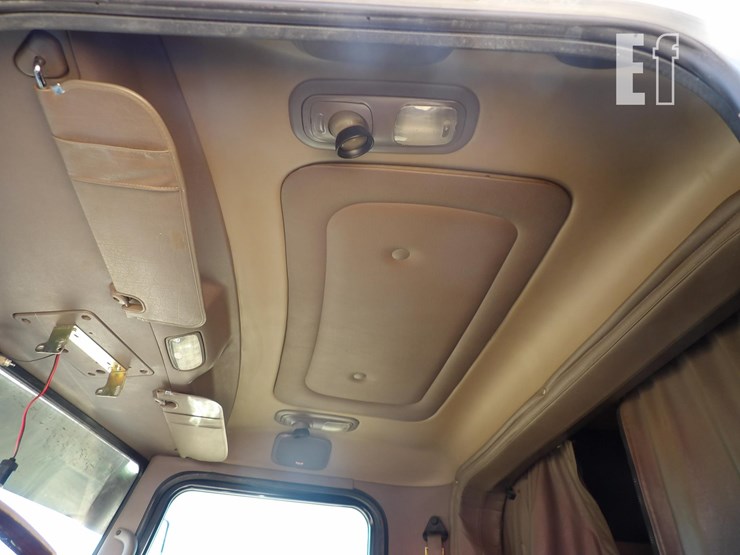 2008-peterbilt-389-image-35