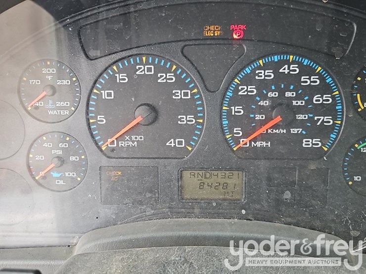 2004-international-7400-image-40