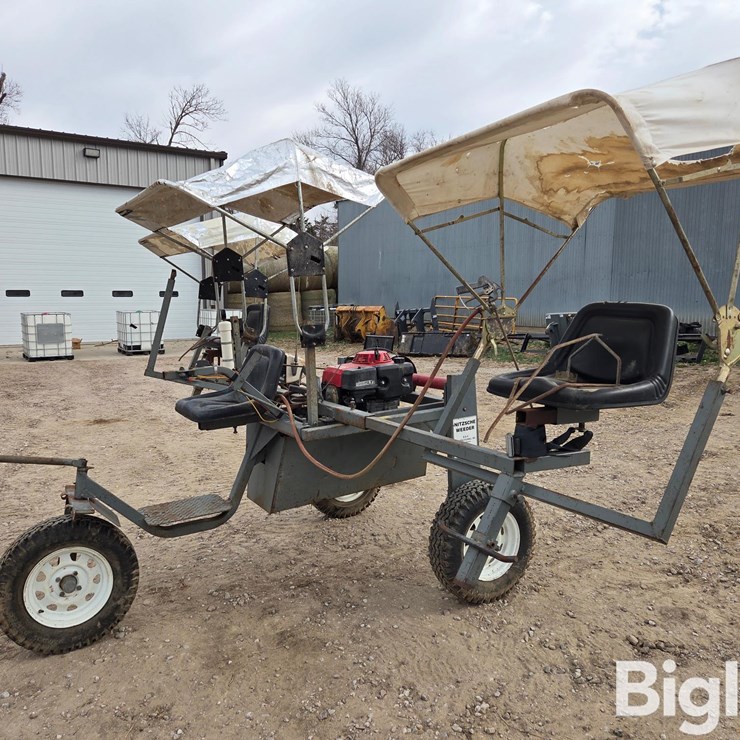 B&B Nitzsche Weeder 3-place Spray Buggy