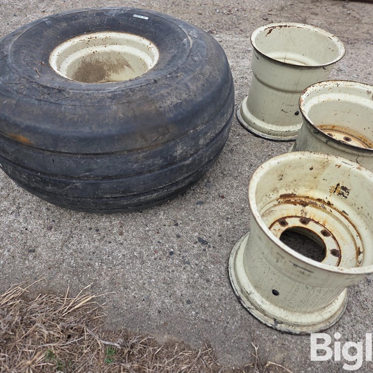 Goodyear 21.5L-16.1 Tire & Rims