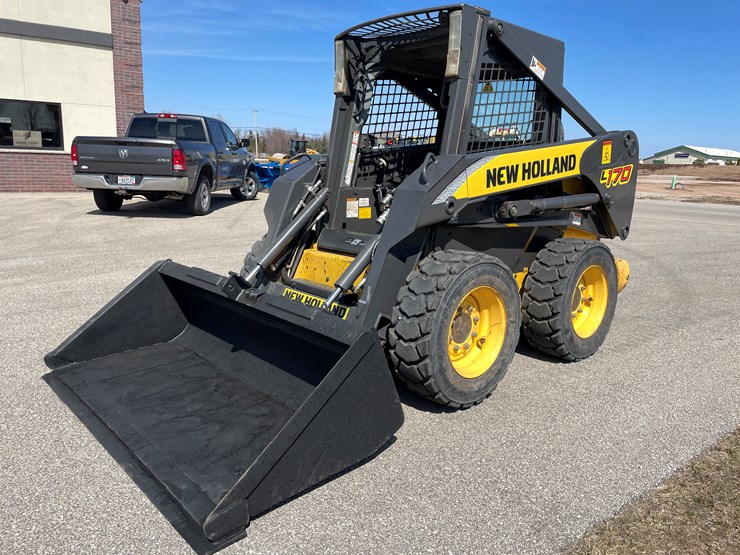 new-holland-l170-image-1