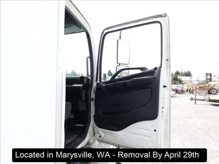 2009-hino-268-image-5