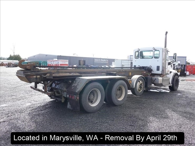 2015-peterbilt-567-image-30