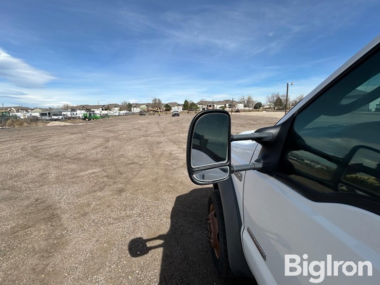 2005-ford-f550-image-17