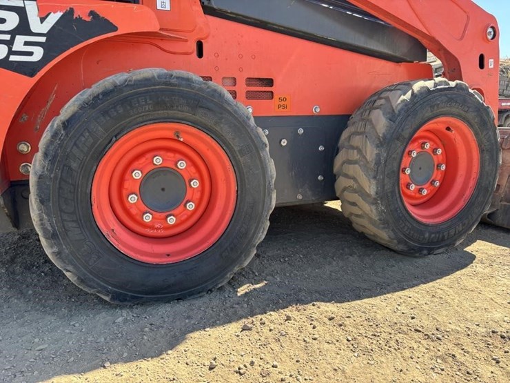 2018-kubota-ssv65-image-17