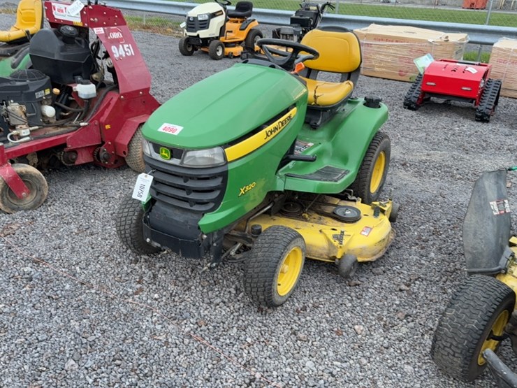 2013-john-deere-x320-image-1