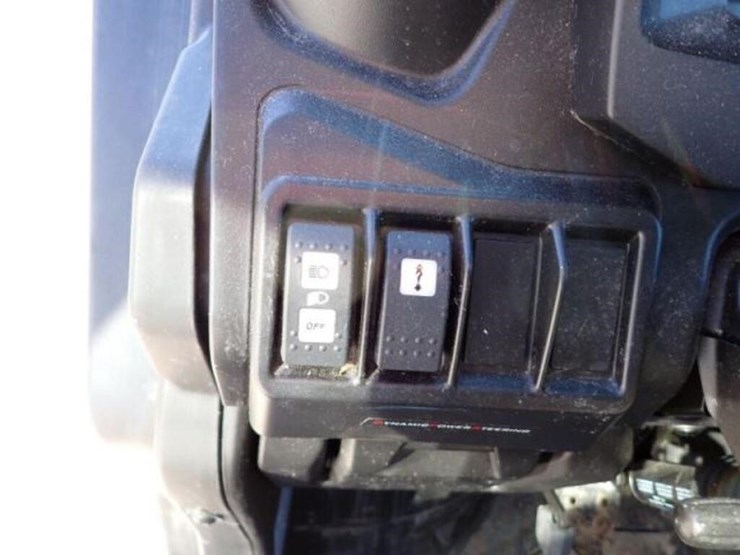 2021-can-am-defender-limited-hd10-4x4-side-by-side-image-17