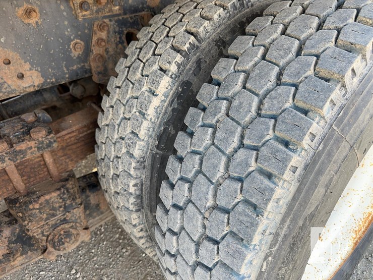 2005-sterling-lt9500-image-16