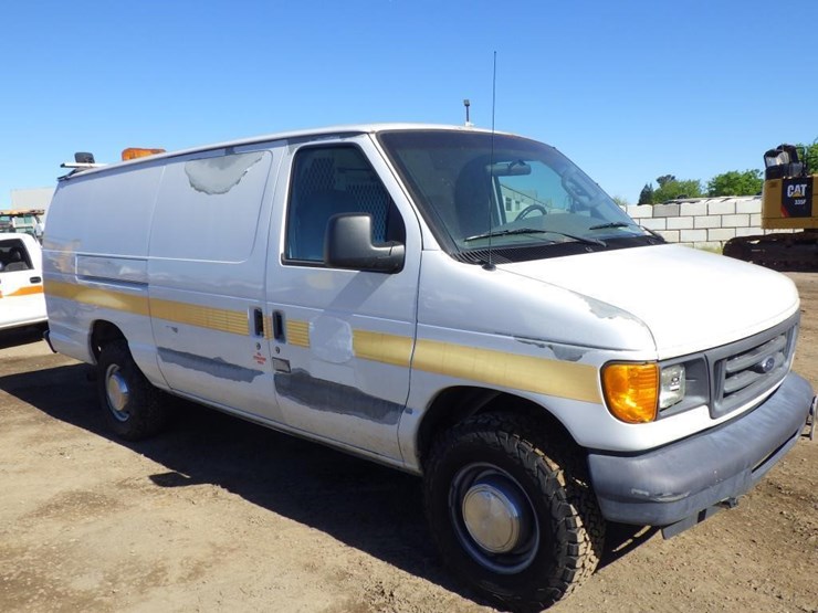 2006-ford-econoline-350-image-3