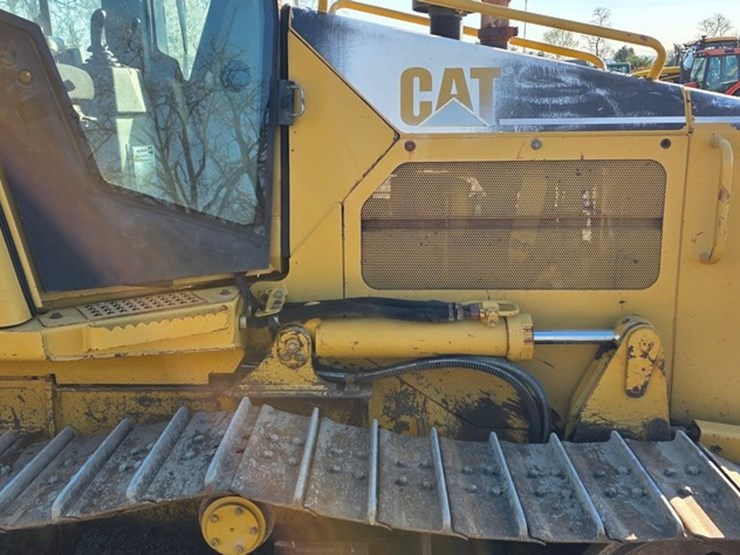 2005-caterpillar-d4g-xl-image-34