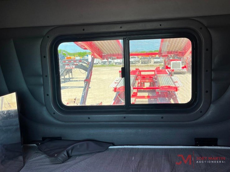 2015-peterbilt-389-image-17