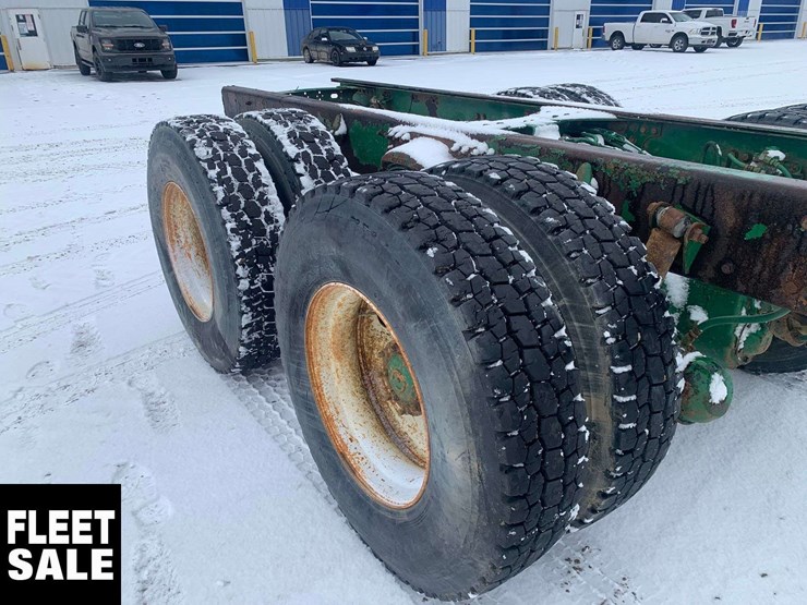 2001-freightliner-fl106-image-7