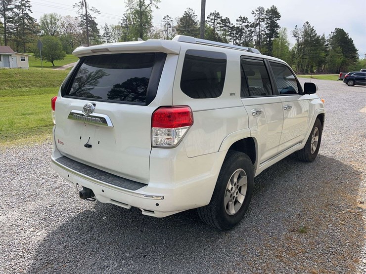 2013-toyota-4-runner-image-12