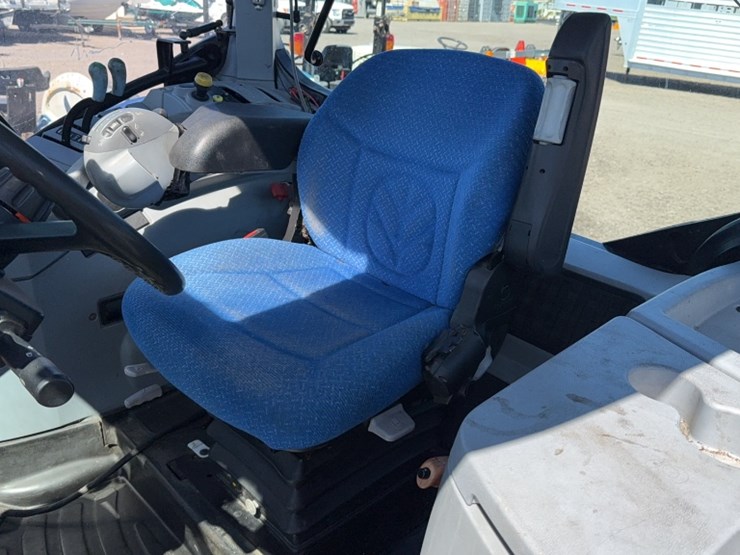 new-holland-t6030-image-13