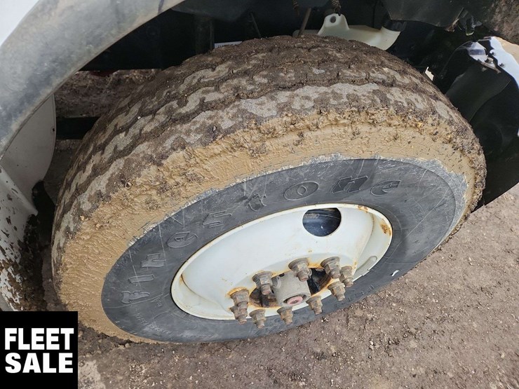 2018-freightliner-m2-106-image-33