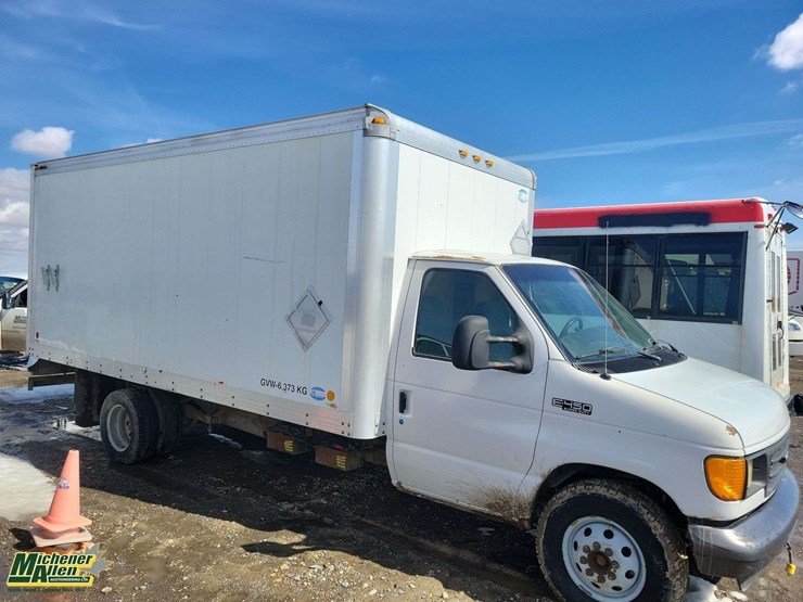 2004-ford-cargo-image-4