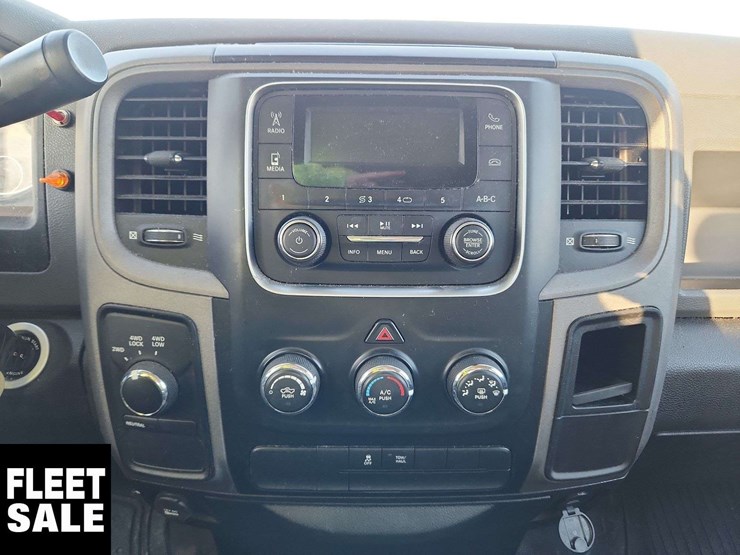 2019-ram-1500-classic-image-21