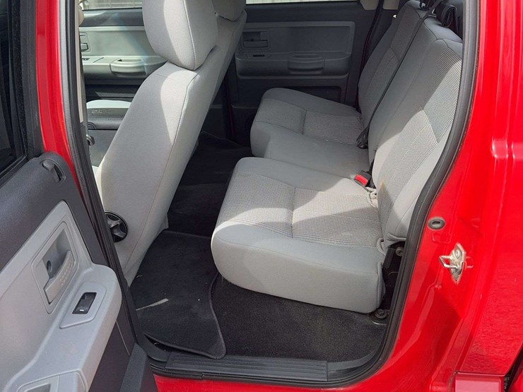 2011-dodge-dakota-image-11