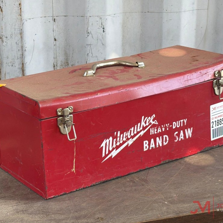 MILWAWKEE HEAVY- DUTY BAND SAW