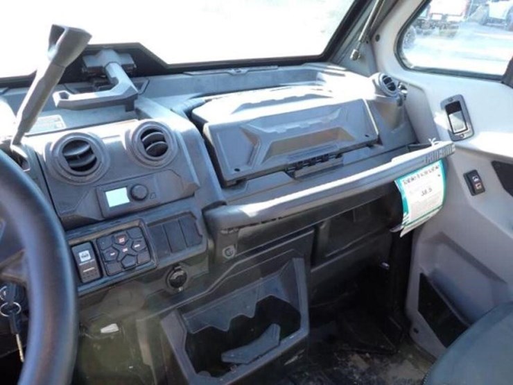 2021-can-am-defender-limited-hd10-4x4-side-by-side-image-17