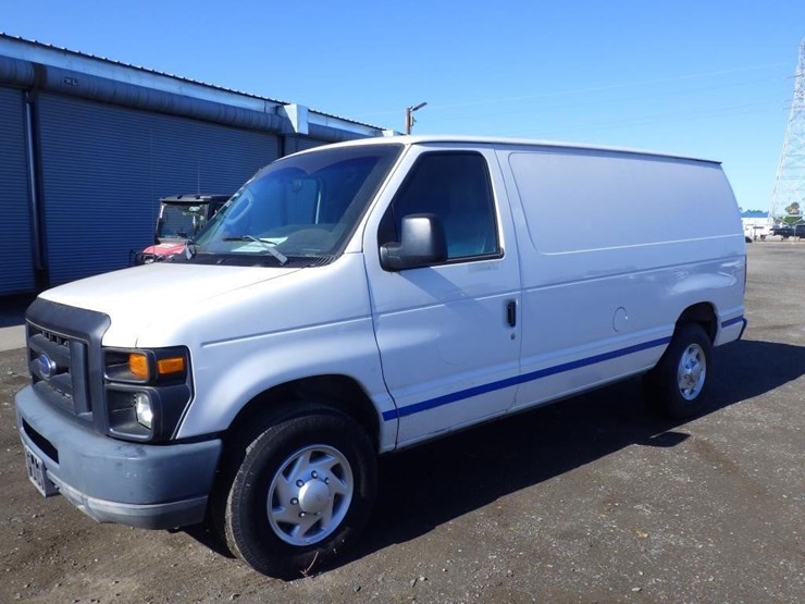 2011-ford-cargo-image-2