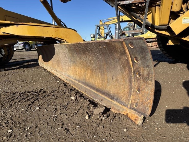 caterpillar-143h-image-10