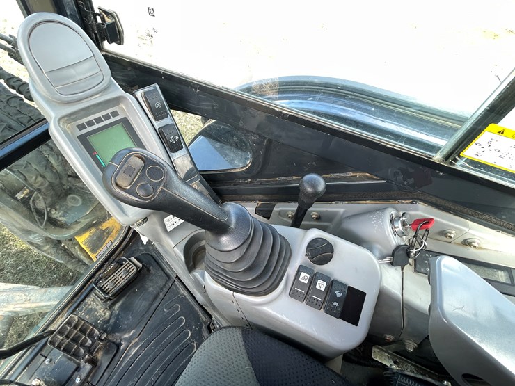 2020-deere-60g-image-48