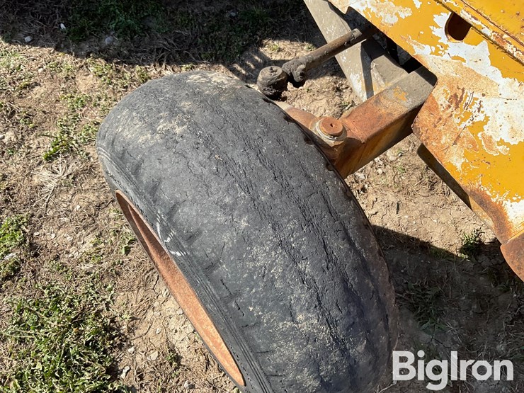 allis-chalmers-i-500-rough-terrain-forklift-image-14