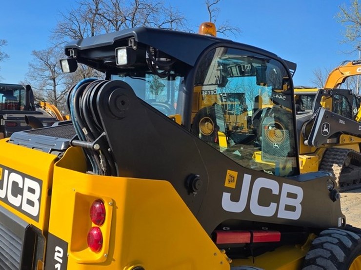 2024-jcb-215-image-18