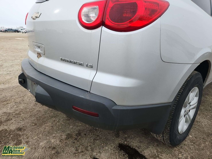 2011-chevrolet-traverse-ls-image-31