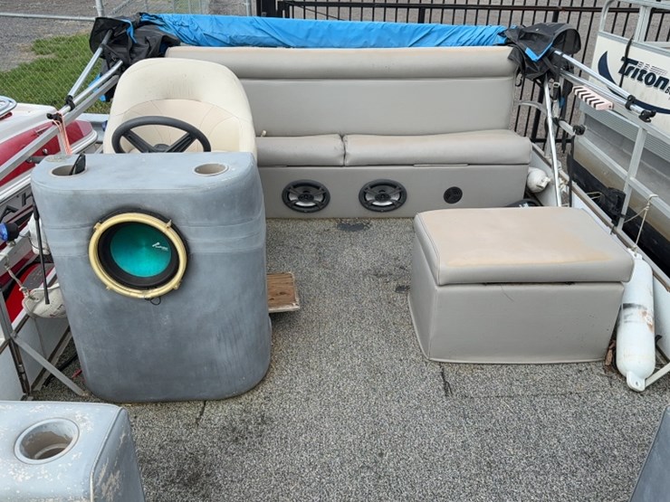 #4007-•-1990-sylvan-20'-pontoon-boat-image-11