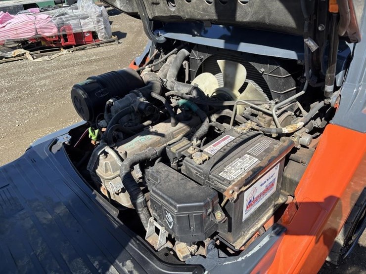 2017-toyota-8fgu30-image-27