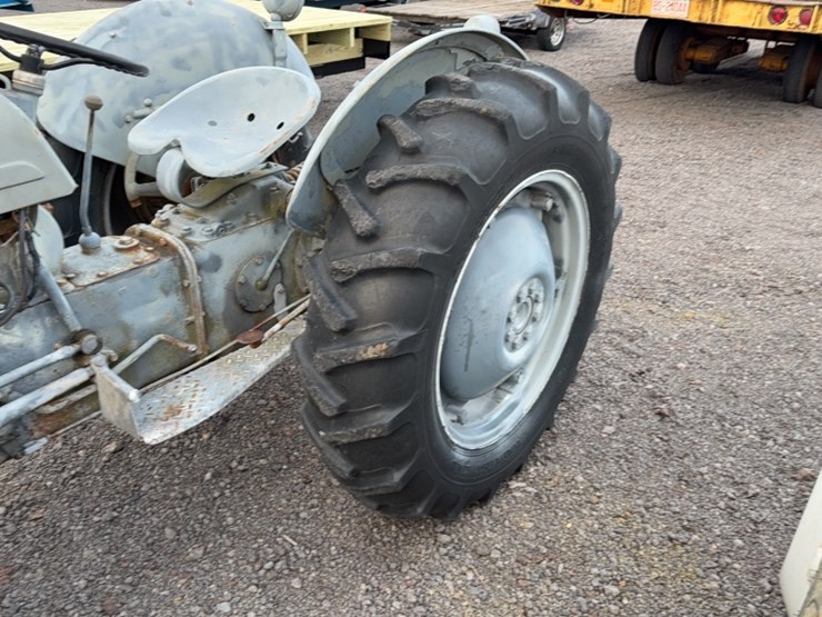 #3068-•-ferguson-tractor-image-13