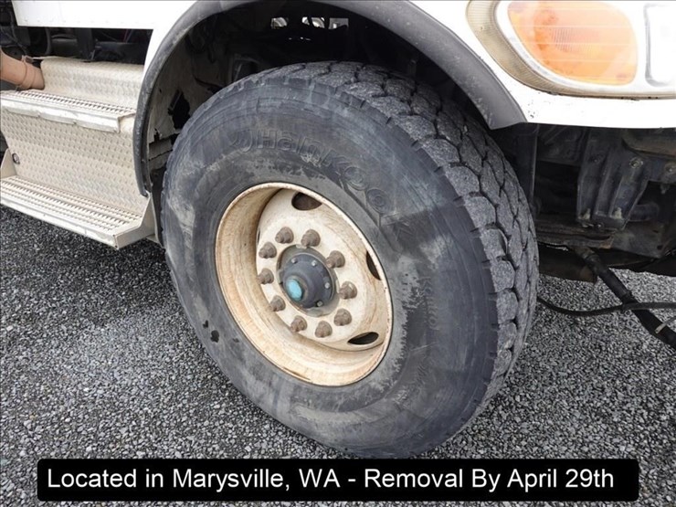 2011-peterbilt-348-image-35