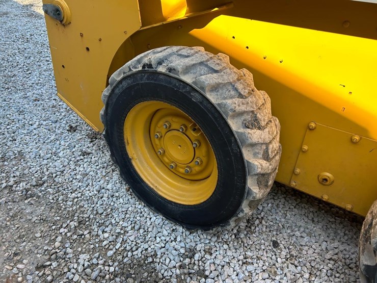 2019-deere-318g-image-13