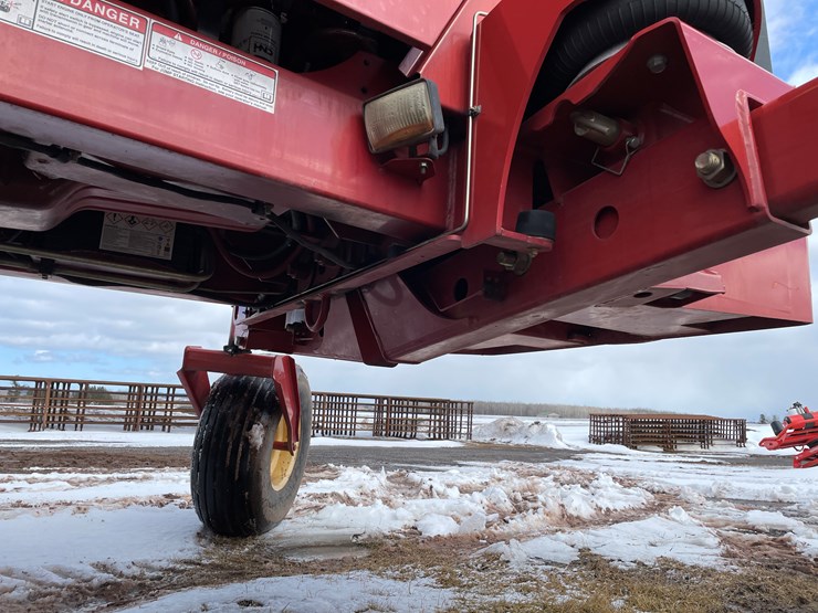 2011-new-holland-h8060-image-39