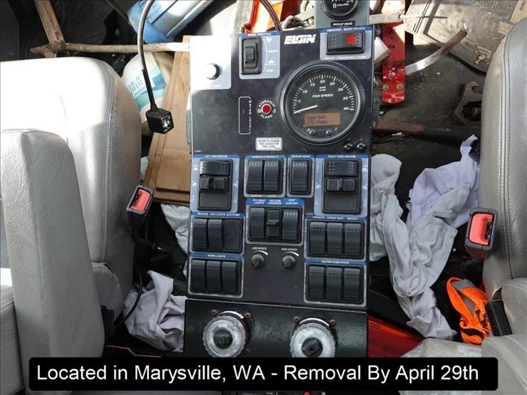 2020-freightliner-m2-106-image-18