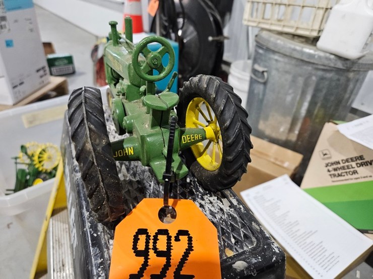 #992-•-john-deere-1/16-metal-toy-tractor-image-4