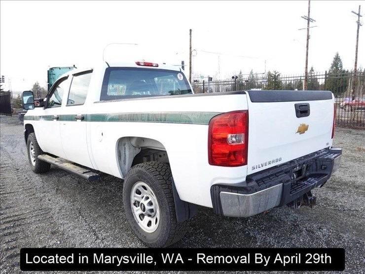 2014-chevrolet-3500-image-15