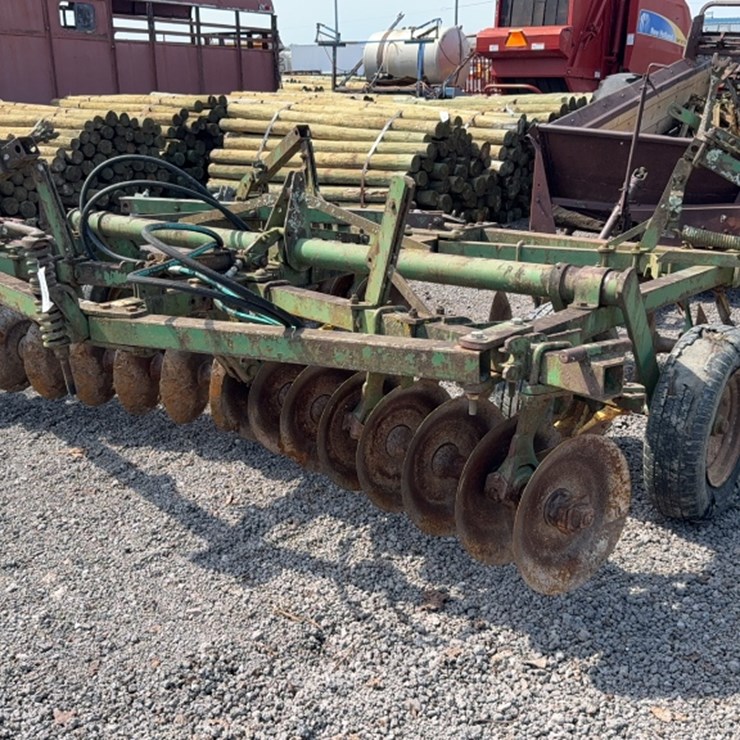 12 JOHN DEERE 12