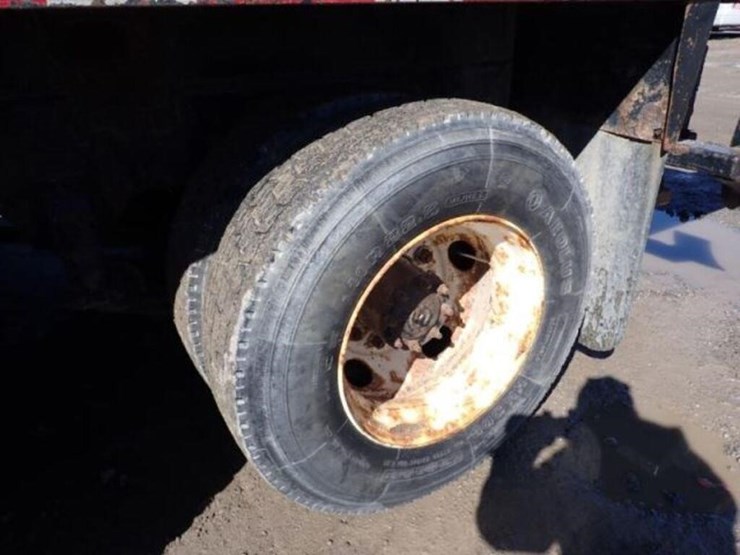 2001-freightliner-fld112-image-47