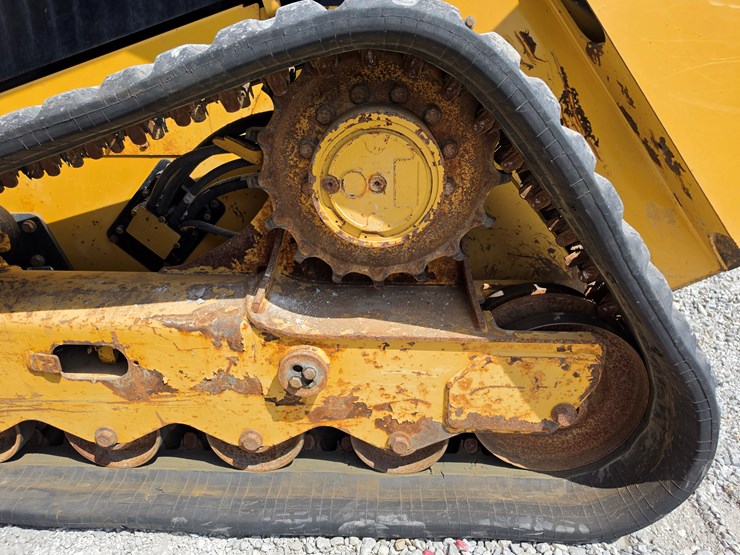 2021-caterpillar-299d3-image-15