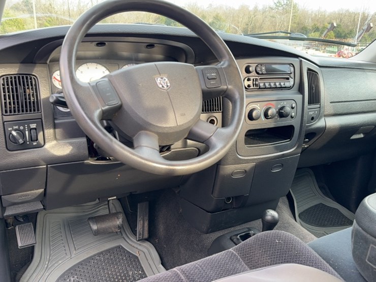 2004-dodge-3500-image-18