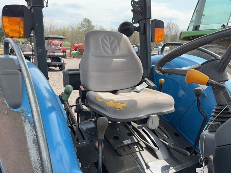 new-holland-tn70-image-8