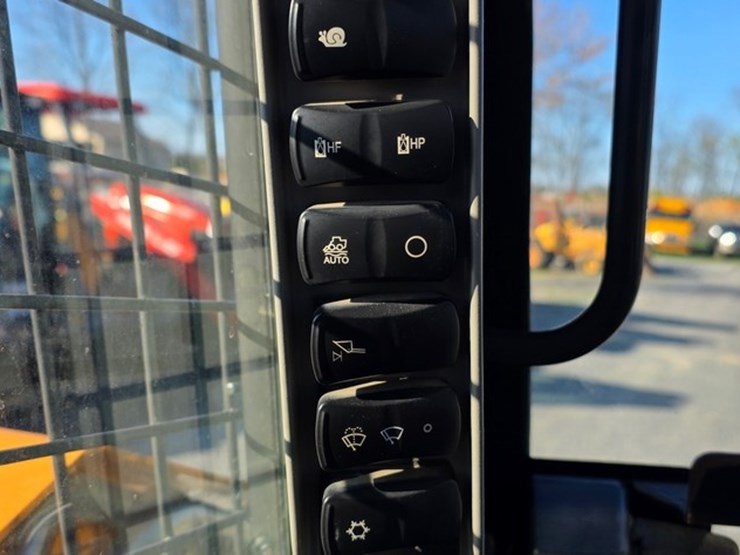 2021-case-tv450b-image-54