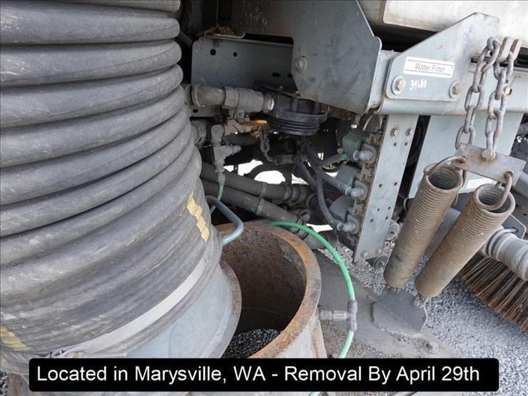 2020-freightliner-m2-106-image-2