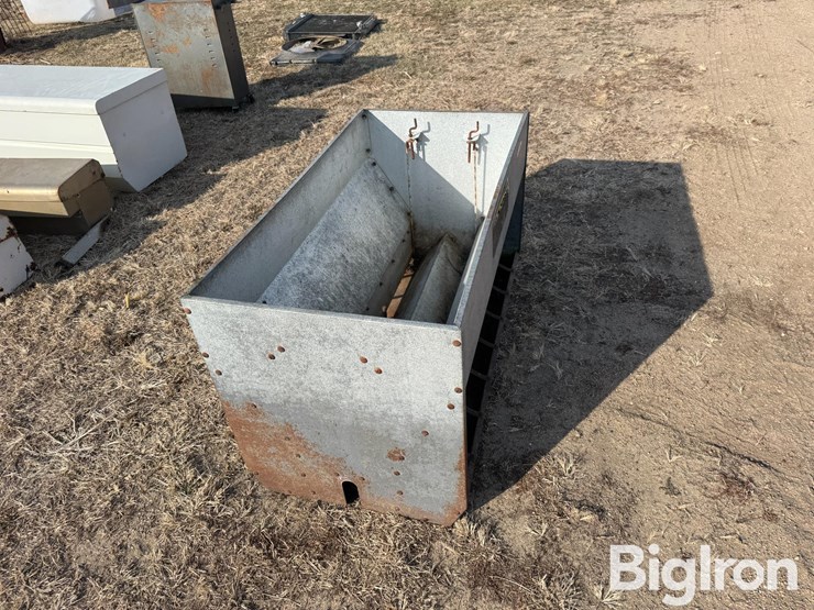 big-husky-pig-feeder-image-4