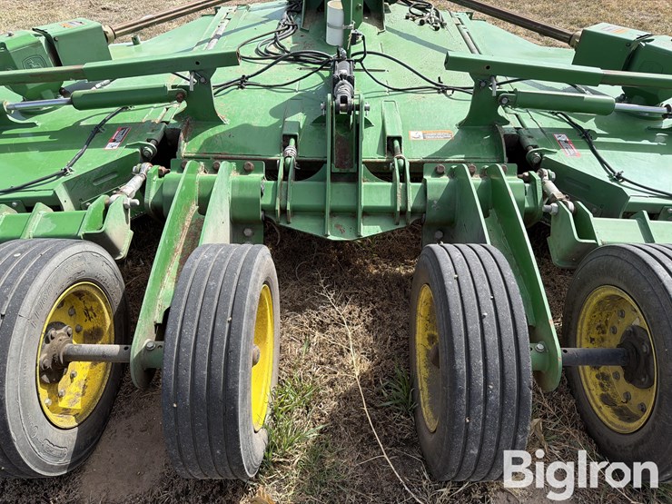 2020-john-deere-r15-image-17